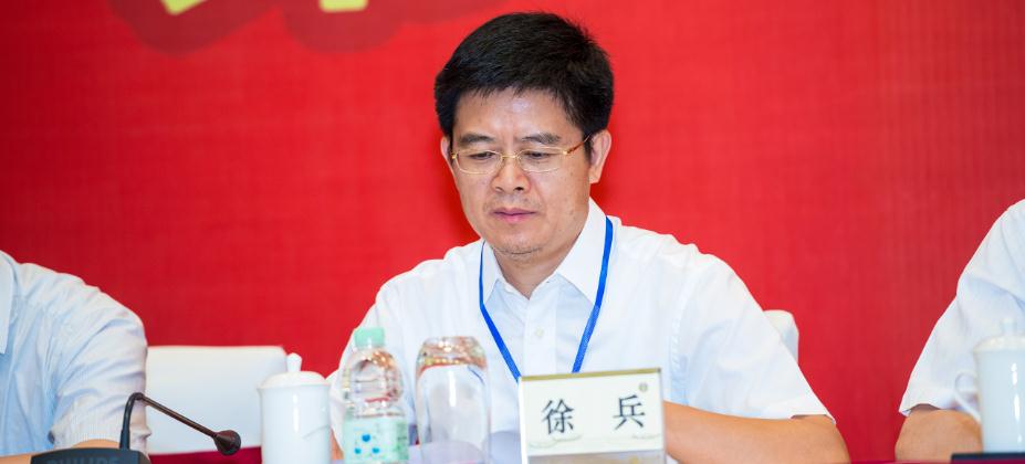 广交会副主任,校友徐兵在主席台上就坐